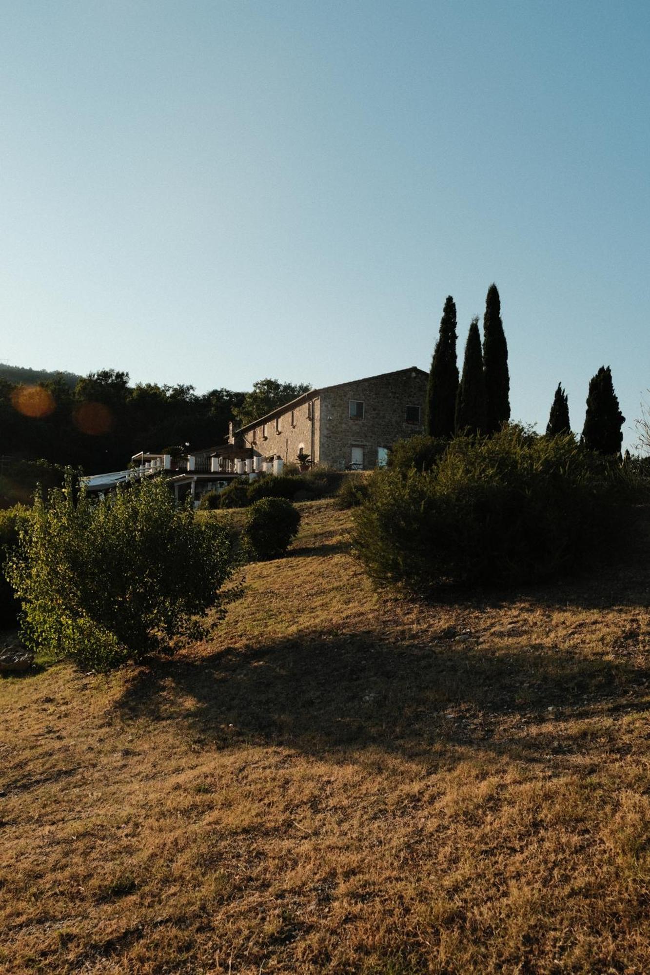 Vin Hotel - Wine Resort And Agriturismo Montieri Bagian luar foto