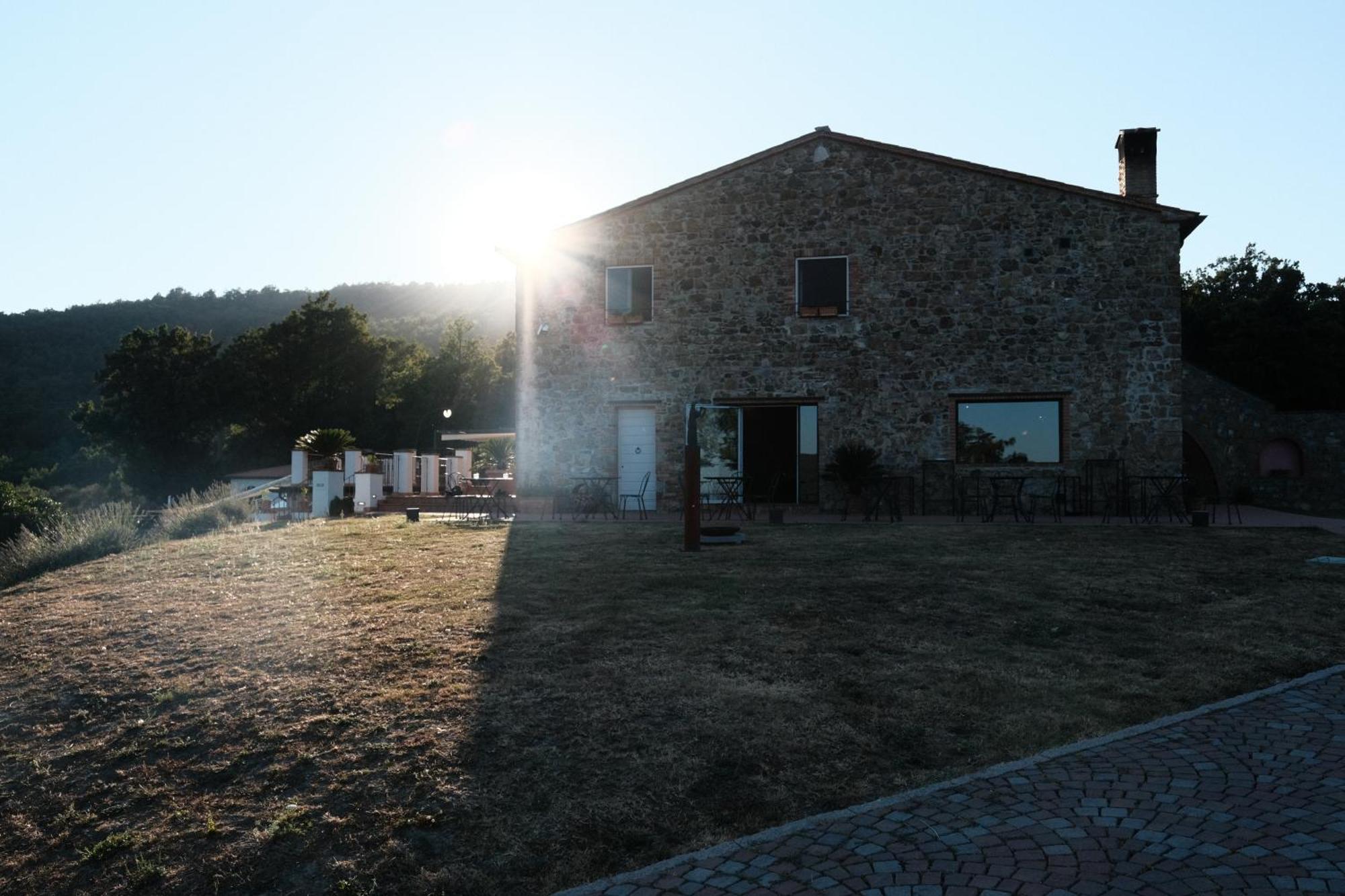 Vin Hotel - Wine Resort And Agriturismo Montieri Bagian luar foto