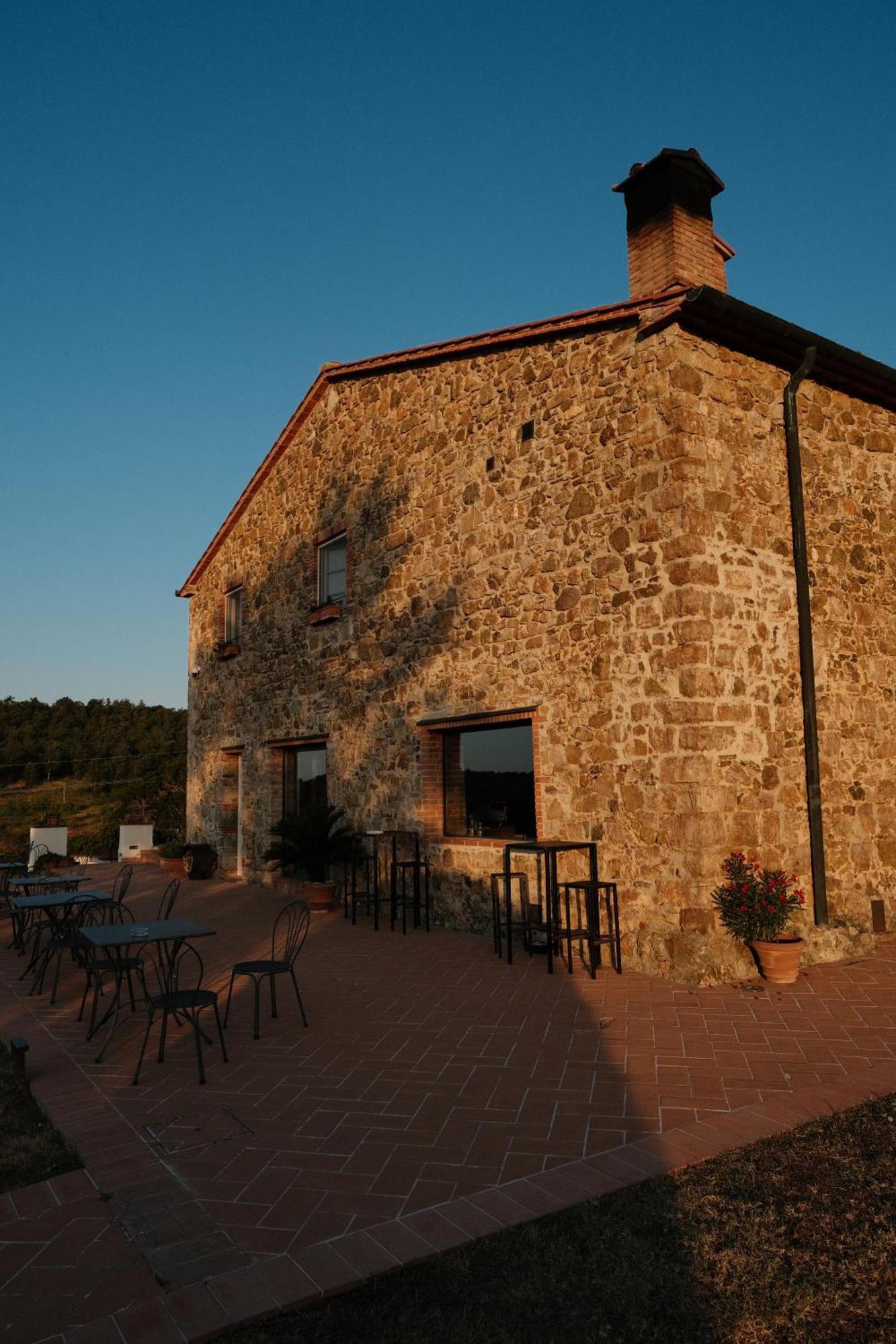 Vin Hotel - Wine Resort And Agriturismo Montieri Bagian luar foto