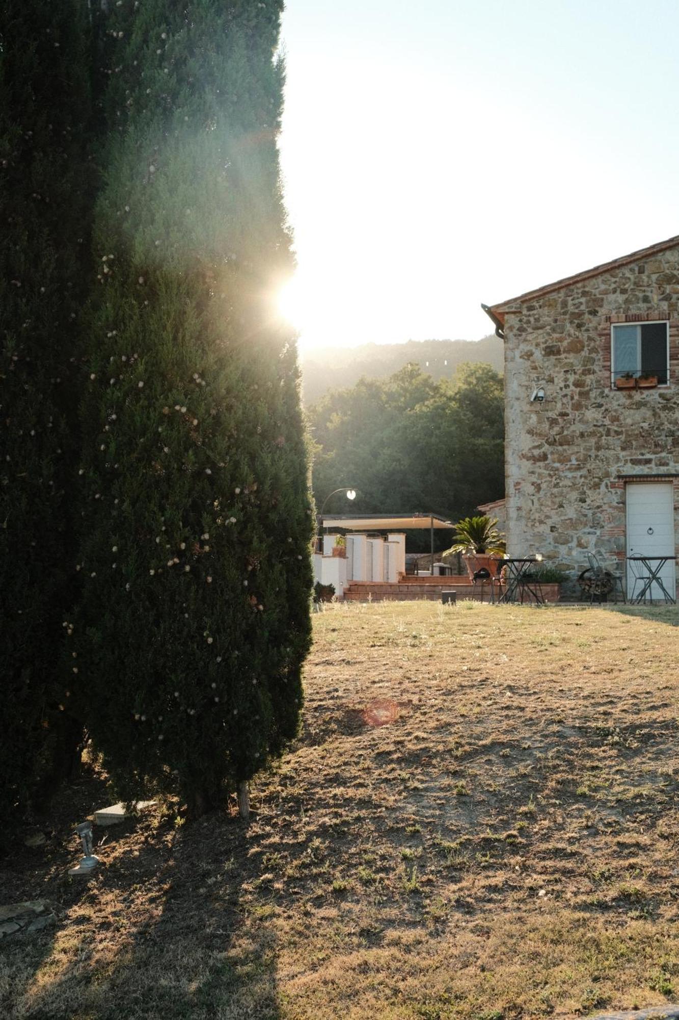 Vin Hotel - Wine Resort And Agriturismo Montieri Bagian luar foto
