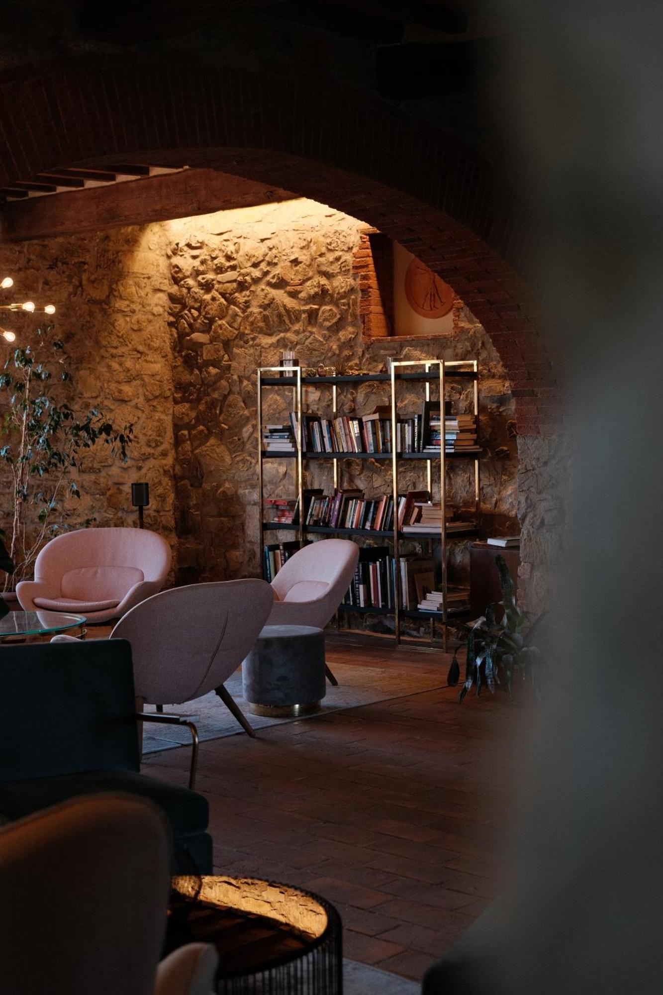Vin Hotel - Wine Resort And Agriturismo Montieri Bagian luar foto